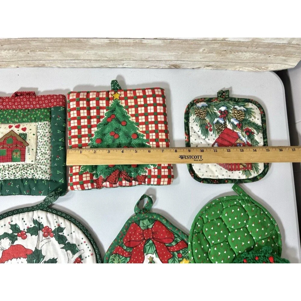 Vintage Lot of Vtg Christmas Cloth 9 Potholders 8 Napkins Table Kitchen Decor